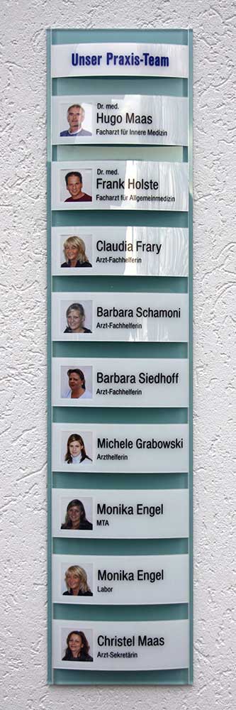 Mitarbeiter-Display - 225 x 500 mm - Überschrift + 4 Mitarbeiter-Copy