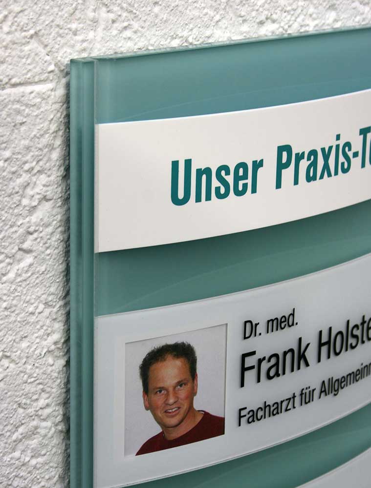 Mitarbeiter-Display - 225 x 500 mm - Überschrift + 4 Mitarbeiter-Copy